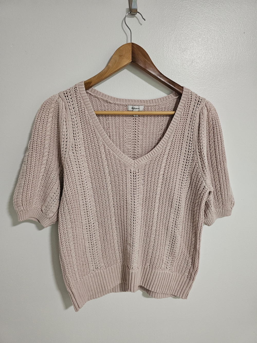 Reitmans Dusty Pink V-Neck Knit Sweater Cotton Size Medium Short Sleeves Crochet